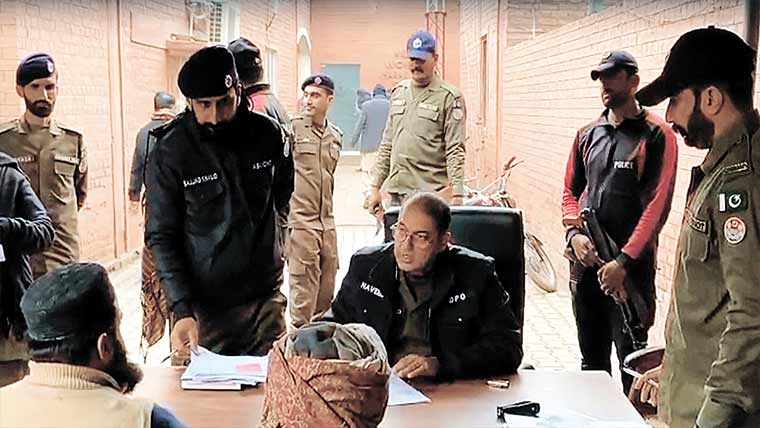 ڈی پی او چنیوٹ کی دفتراور دوتھانوں میں کھلی کچہریاں 