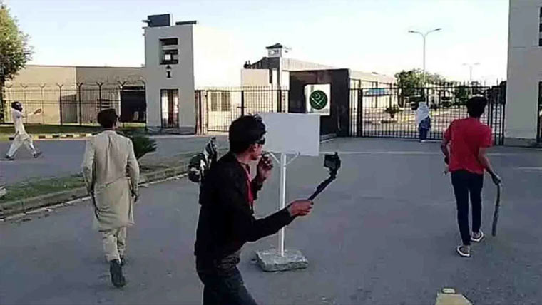 جی ایچ کیو حملہ کیس ، 40ملزموں کے وارنٹ گرفتاری 