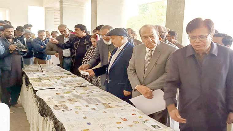 جی پی اوملتان میں یادگاری ڈاک ٹکٹوں کی نمائش