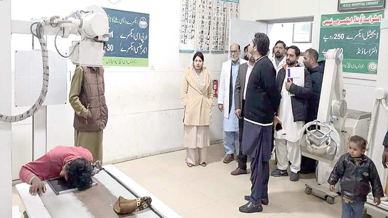 چنیوٹ:ڈپٹی کمشنر کی ہسپتال میں ناقص صفائی پر آخری وارننگ 