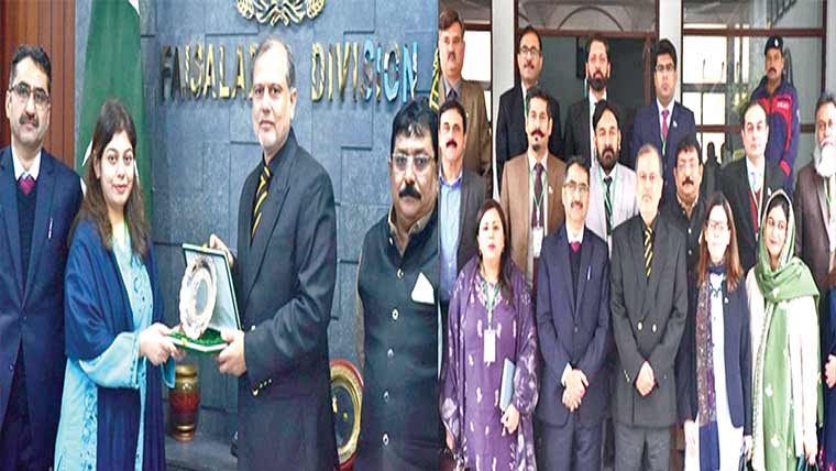 کمشنر فیصل آباد سے نیپا کے زیرتربیت افسروں کی ملاقات