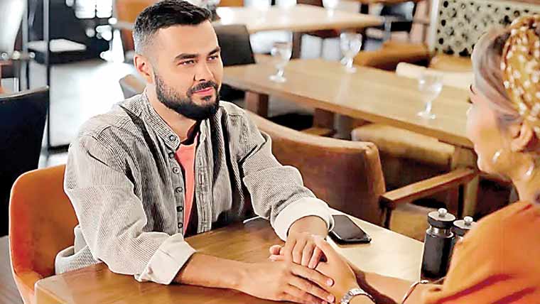 بے وفائی کرتے پکڑے جانیوالے شوہر کا ہوٹل پر مقدمہ