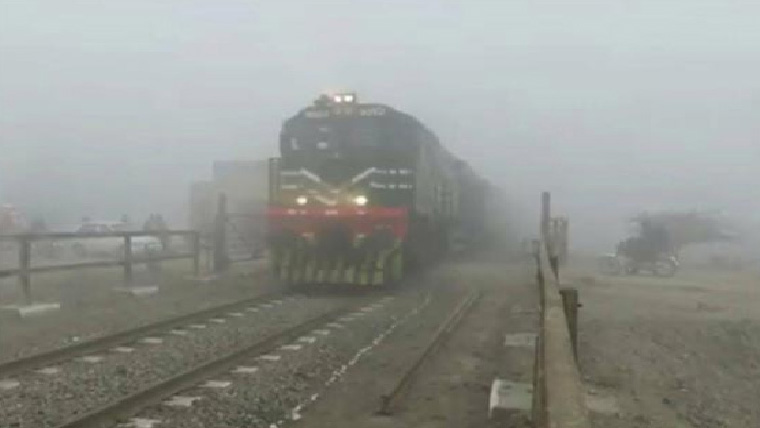 دھند، ٹرینیں گھنٹوں تاخیرکاشکار 