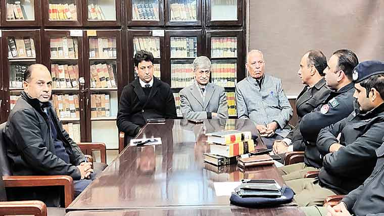 سیالکوٹ: ڈسٹرکٹ بار ایسوسی ایشن الیکشن کیلئے سکیورٹی میٹنگ