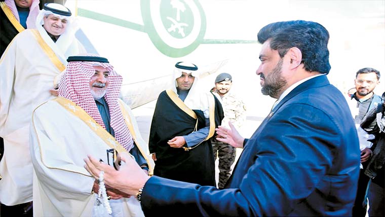 کامران ٹیسوری سے سعودی گورنر پرنس فہدکی ایئرپورٹ پر ملاقات