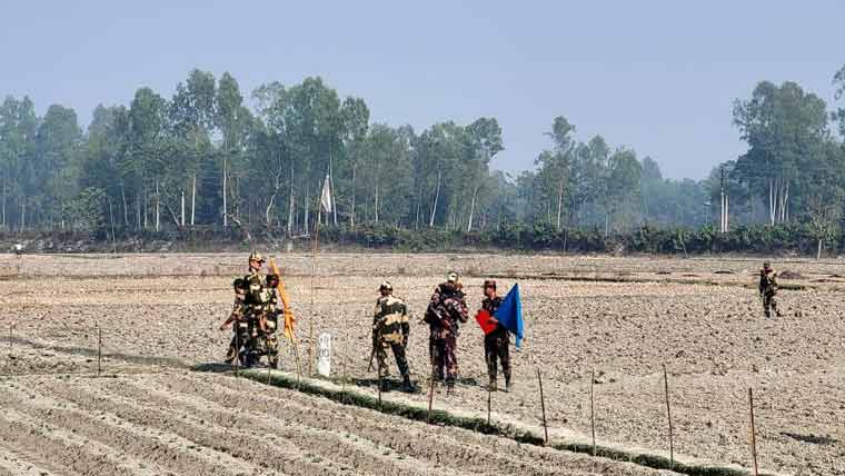 بھارتی سرحد پرسڑک ،بنگلہ دیش  کے احتجاج پر کام روک دیا 