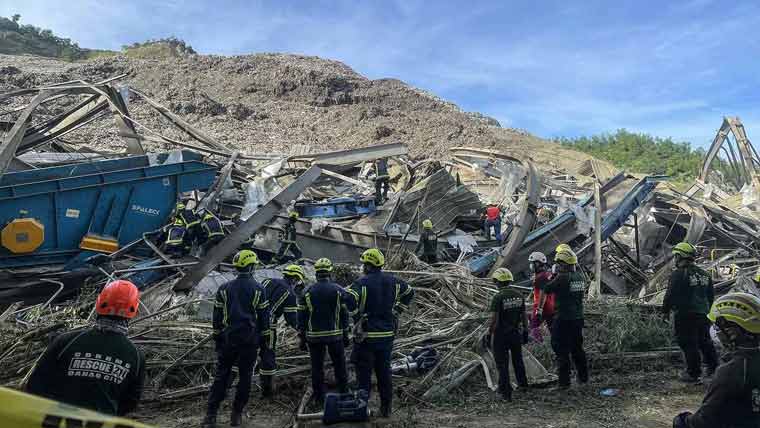  فلپائن :کچرے کا پہاڑ گرگیا ،بیسیوں  صفائی کارکن دب گئے ،2ہلاک 