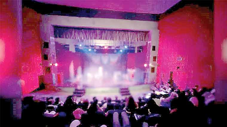  تھیٹر ڈراموں میں پیش کیے جانیوالے  106پنجابی گانوں پرپابندی 