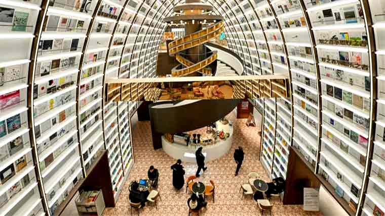 چین :کتابوں کی دکان س یلفی لینے والوں کا مرکز بن گئی 