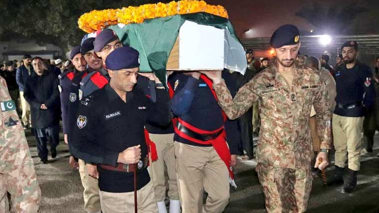 پشاور:ملزموں کی فائرنگ سے شہید سی ٹی ڈی اہلکار کی نماز جنازہ ادا