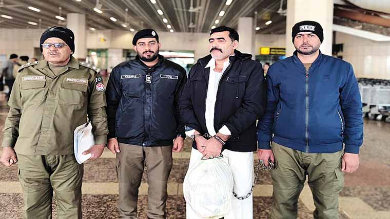  انٹرپول کی مدد سے مسقط سے 2 اشتہاری مجرم گرفتار 