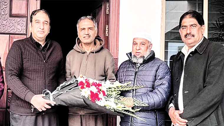 لیگی رہنمائوں اور معززین کی جانب  سے مدثر قیوم ناہرا کی عیادت 