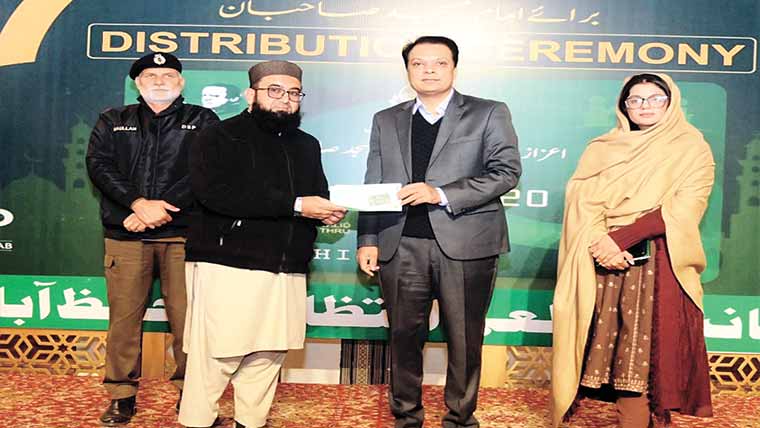 حافظ آباد : مساجد کے آئمہ کرام کیلئے اعزازیہ کارڈ پروگرام شروع 