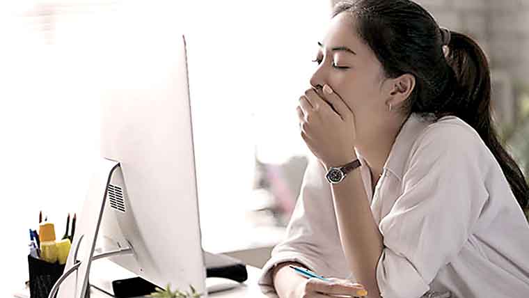 دوپہر کے کھانے کے بعد سونے کی خواہش کیوں بڑھتی ہے