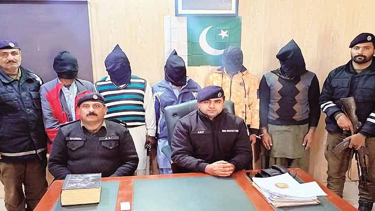 چوری کے 5 مقدمات میں  مطلوب 5ملزمان گرفتارکر لئے 