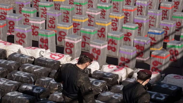 سپین :سمندری جہاز سے 10ٹن  کوکین برآمد،13افراد گرفتار