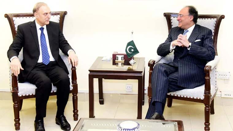 وفاقی وزیر خزانہ کی گورنر سٹیٹ  بینک سے ملاقات، معیشت پرگفتگو