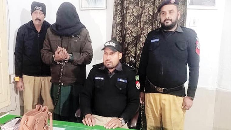 وزیرآباد :ٹرین میں مسافر  کا پرس چرانے والا پکڑا گیا 