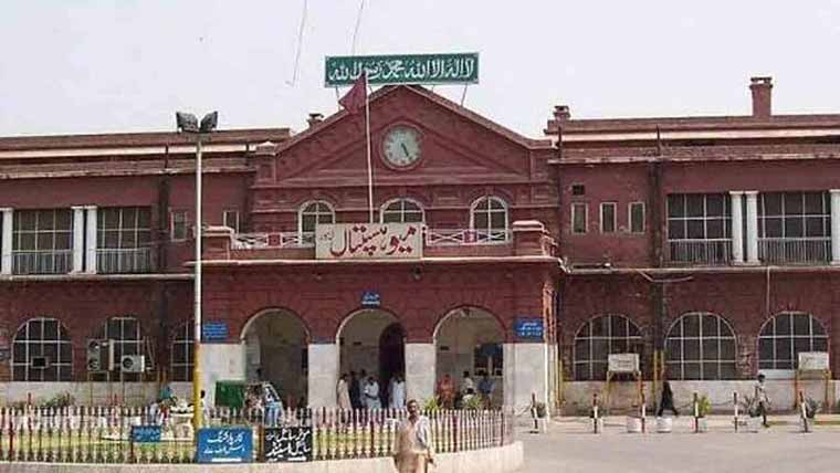 میوہسپتال میں ادویات  اور  ڈاکٹرز  کی  شدید  کمی،روزانہ  آنیوالے  ہزاروں  مریض  خوار