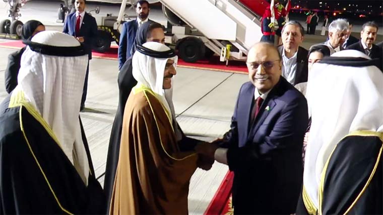 صدر آصف زرداری بحرین پہنچ  گئے ، وزیر خارجہ نے استقبال کیا 