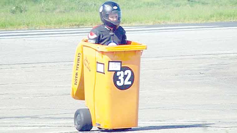 66میل فی گھنٹہ کی رفتار سے دوڑنے والا کوڑا دان