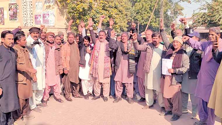 لاڑکانہ:ایل پی جی قیمتوں میں اضافے کیخلاف رکشہ یونین کا مظاہرہ