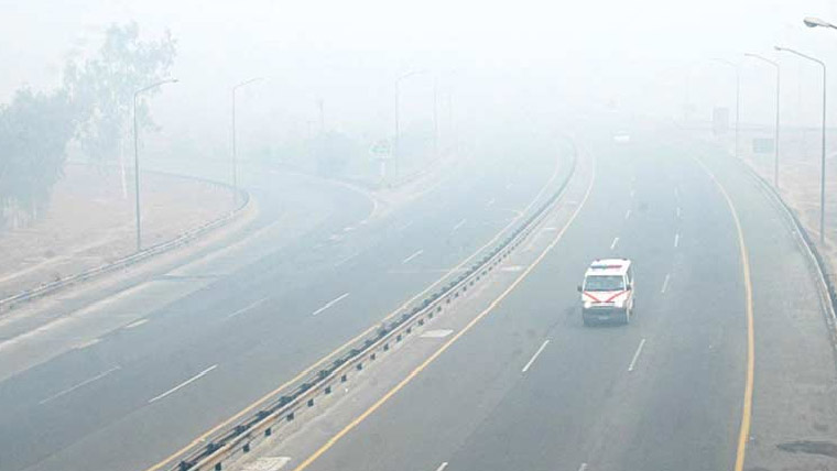 دھند کی  شدت  برقرار،موٹرویز  کئی  مقامات  سے  بند ،حادثات  میں 6اموات