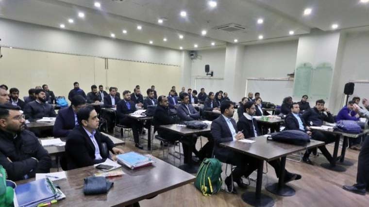 قذافی سٹیڈیم میں میچ  ریفریز انڈکشن کورس کا آغاز 