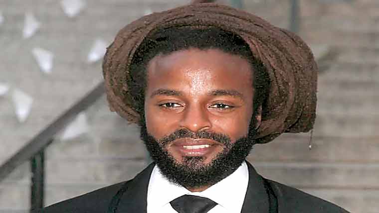 گریمی ایوارڈ کیلئے نامزد گلوکار جان  فورٹے کی لاش گھر سے برآمد