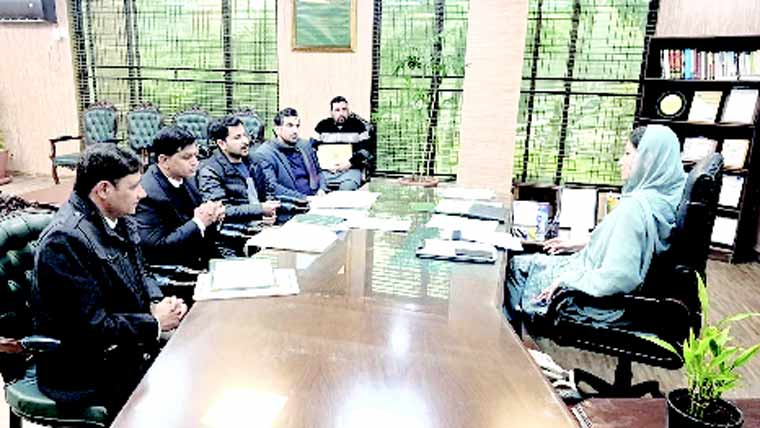 ڈپٹی کمشنر گجرات کی زیرِ قیادت مختلف اہم امور بارے اجلاس