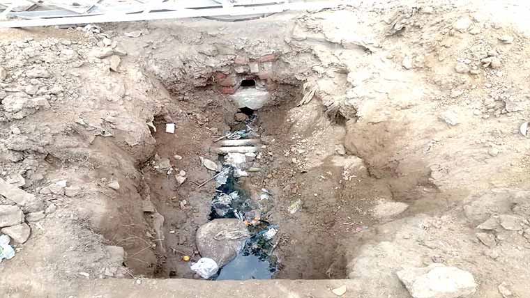 اے سی ڈسکہ کی رہائشگاہ کے قریب  پڑا کھڈا حادثات کا سبب بننے لگا 