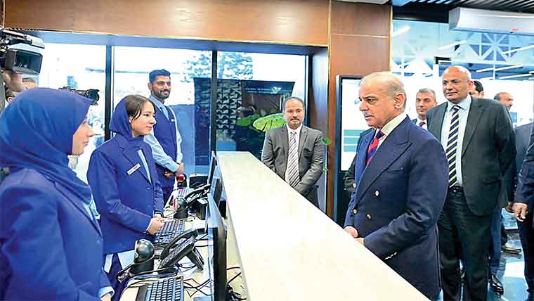 اسلام آباد میں پاکستان آسان خدمت مرکز کا افتتاح : وسائل موجود، ترقی کیلئے پرامن ماحول ضروری : وزیراعظم 