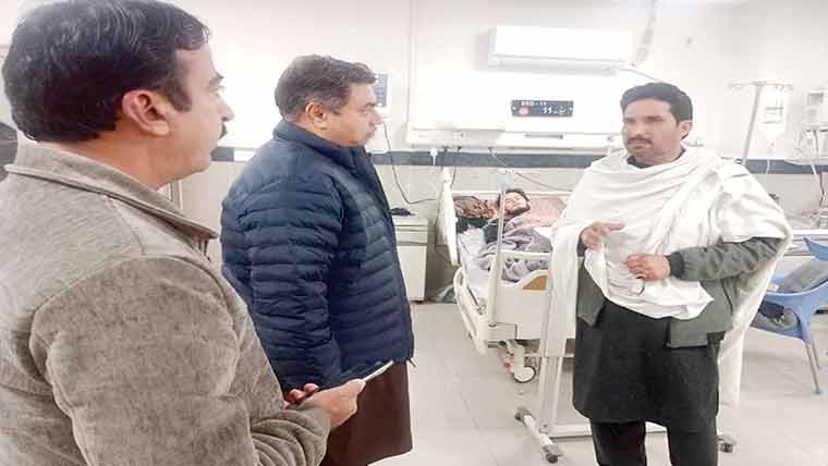 ڈاکٹر میاں کاشف علی کا رات گئے ڈی  ایچ کیو ہسپتال میانوالی کا اچانک دورہ