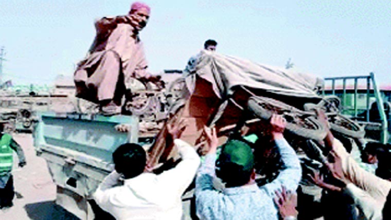 دھوراجی میں تجاوزات کا صفایا 