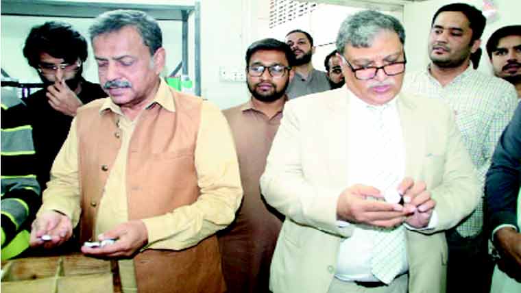 شفافیت یقینی بنانے کیلئے انفارمیشن کمیشن کا سروسز اسپتال کا دورہ