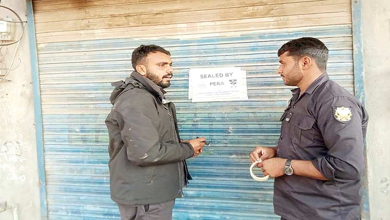 رجانہ :تجاوزات کیخلاف کارروائی، دکانیں سیل کر دیں 