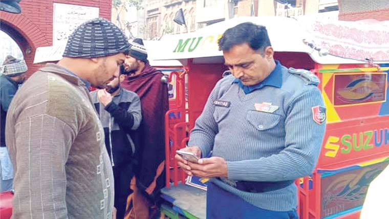 ٹریفک پولیس کی بڑی کارروائی، غیر قانونی رکشوں کا خاتمہ