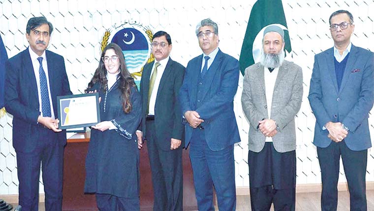  امریکن یونیورسٹی بیروت، لبنان کے 7طلبا کی انٹرن شپ مکمل