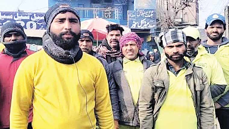 کامونکے: تنخواہیں نہ ملنے پر عملہ صفائی کی ہڑتال