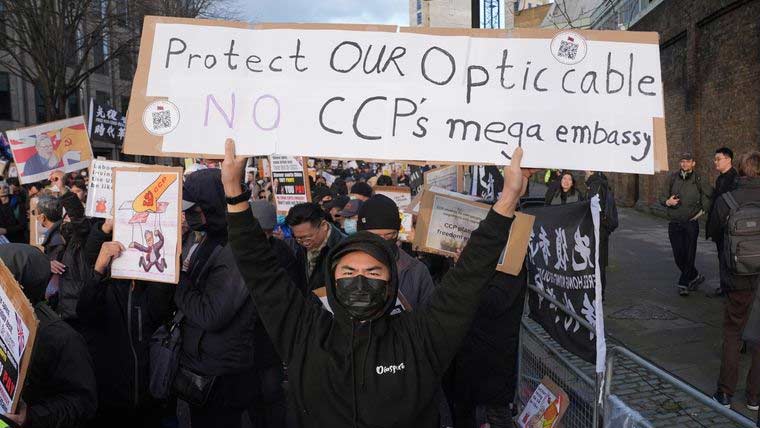 لندن میں چین کے نئے  سفارتخانے کیخلاف مظاہرہ