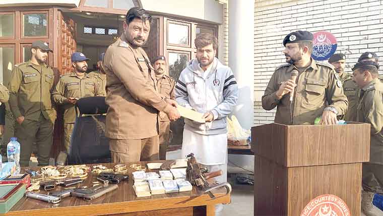 7 گینگز گرفتار، 43لاکھ مالیت کی ریکوری مدعیوں کے حوالے