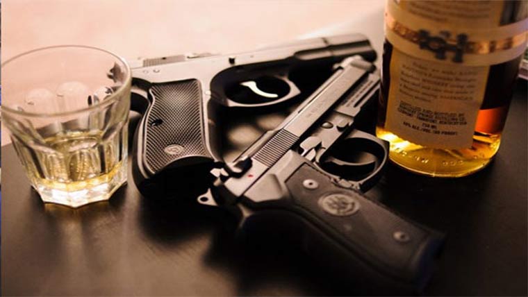 راولپنڈی، 6ملزم گرفتار  24لٹر شراب، اسلحہ برآمد 