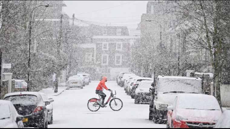 برطانیہ :شدید برفباری کا الرٹ،بجلی و  ٹرانسپورٹ نظام متاثر ہونے کا خدشہ