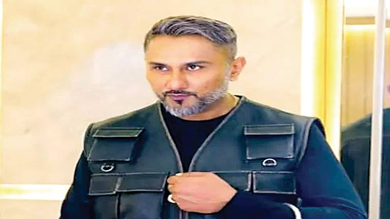 ہنی سنگھ کی کنسرٹ کے دوران نازیبا جملے بولنے پر معافی 