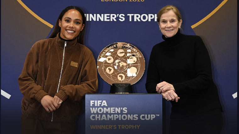 لندن میں فیفا ویمنز چیمپئنز کپ  کی چمکتی دمکتی ٹرافی کی رونمائی 