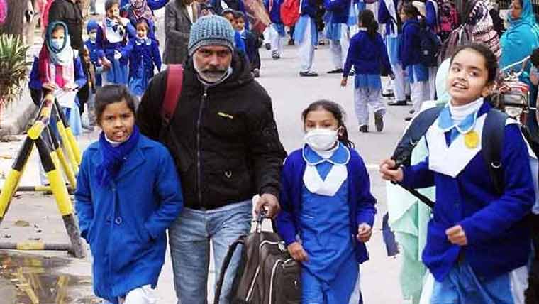 موسمِ سرما تعطیلات کے بعد سکول کھل گئے ، حاضری کم 