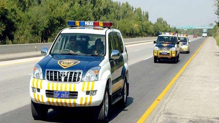 ہائی بیم اور غیر قانونی لائٹس کیخلاف موٹروے پولیس کی کارروائیاں 