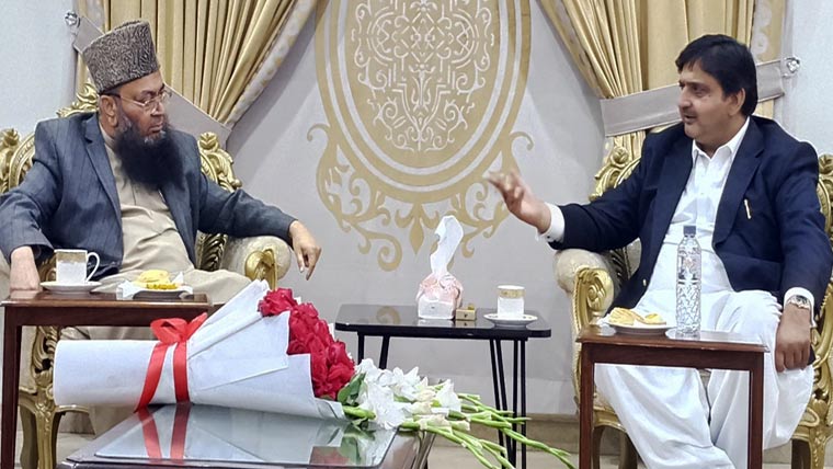 سپیکر پنجاب اسمبلی کی سینیٹر  ڈاکٹر حافظ عبد الکریم سے ملاقات