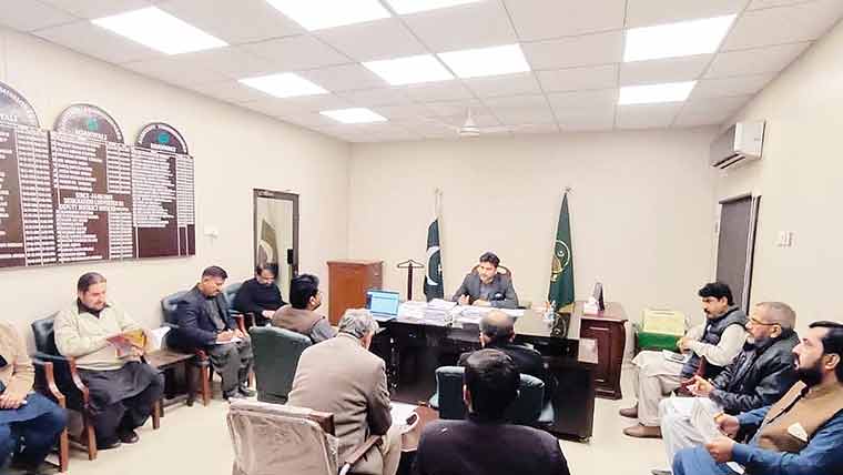 اسسٹنٹ کمشنر میانوالی کی زیر  صدارت سرکاری واجبات کی وصولیوں کا جائزہ اجلاس