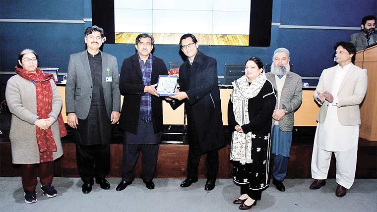 تربیت یافتہ افرادی قوت مؤثر گورننس کی ضامن :ڈاکٹر ذوالفقار 